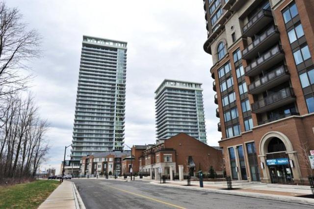 Square One Fully Furnished Suite Mississauga Eksteriør bilde